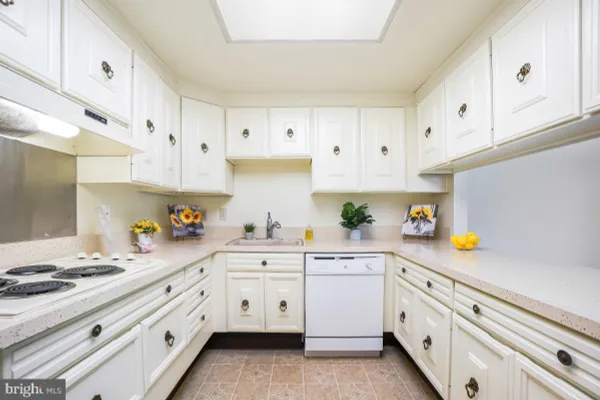 Property Slideshow image 3 of 46 | 3374 chiswick ct 56-2d, Silver Spring, MD, 20906