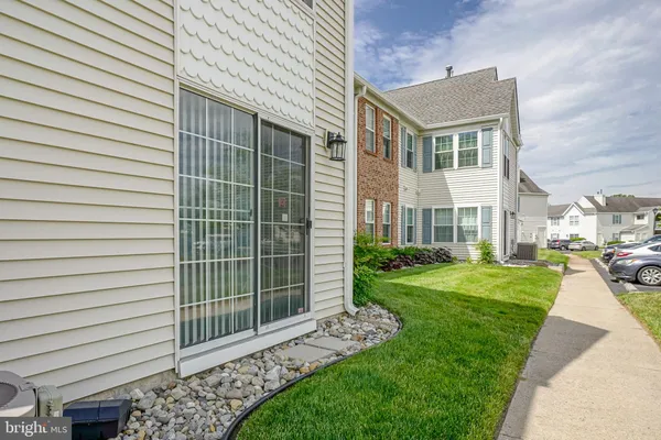Property Slideshow image 3 of 26 | 2005a ferndale ct, Mount Laurel, NJ, 08054