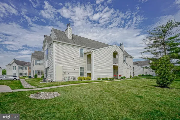 Property Slideshow image 2 of 26 | 2005a ferndale ct, Mount Laurel, NJ, 08054