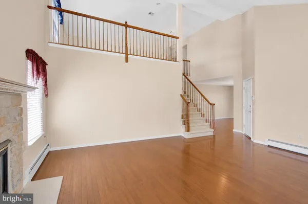 Property Slideshow image 3 of 34 | 52 skyline dr, Lakewood, NJ, 08701