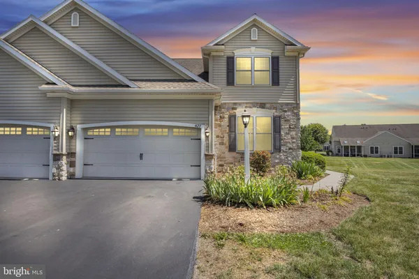 Property Slideshow image 3 of 44 | 427 carmella dr, Mechanicsburg, PA, 17050