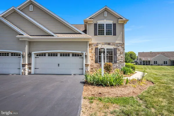 Property Slideshow image 2 of 44 | 427 carmella dr, Mechanicsburg, PA, 17050