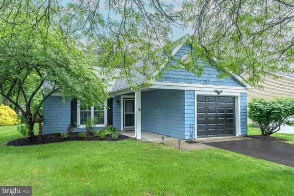 Property Slideshow image 2 of 24 | 877 westminster dr, Southampton, NJ, 08088