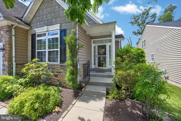 Property Slideshow image 2 of 39 | 4372 sweetbriar dr, Collegeville, PA, 19426