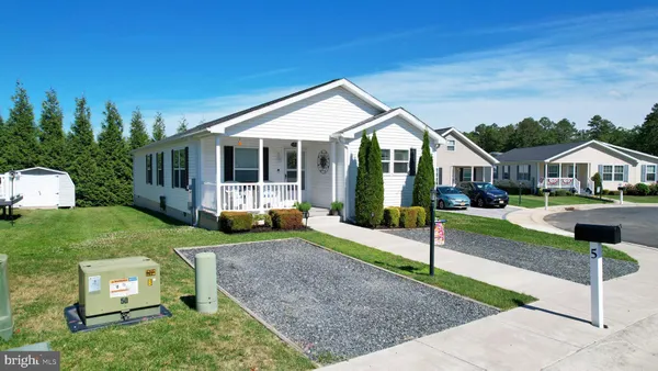Property Slideshow image 2 of 44 | 5 redwood ct, Mays Landing, NJ, 08330