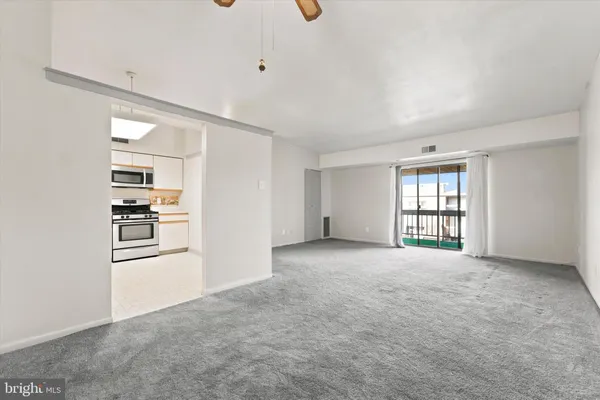 Property Slideshow image 2 of 25 | 58201 delaire landing rd 201, Philadelphia, PA, 19114