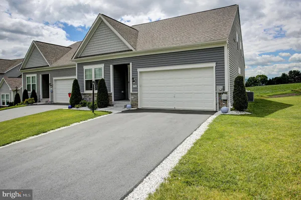Property Slideshow image 2 of 61 | 11700 mystic rock ln, Waynesboro, PA, 17268