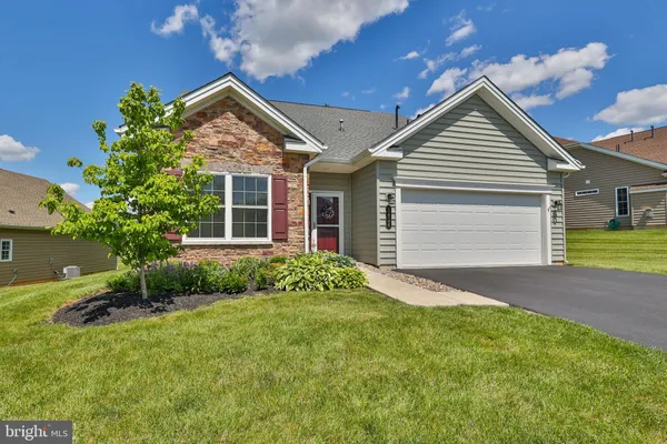 Property Slideshow image 2 of 33 | 5424 traditions dr, Coopersburg, PA, 18036