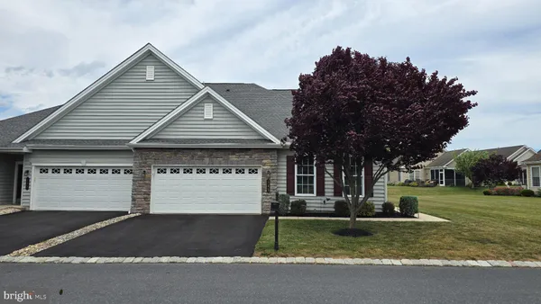Property Slideshow image 2 of 8 | 145 james madison dr 237, Mechanicsburg, PA, 17050
