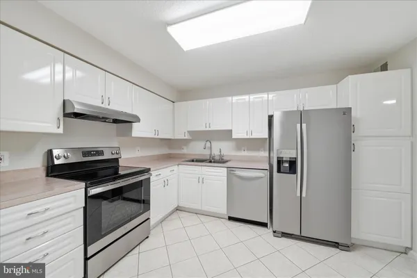 Property Slideshow image 3 of 53 | 14809 pennfield cir 402, Silver Spring, MD, 20906