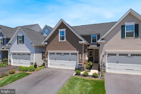Property Slideshow image 2 of 31 | 5311 crape myrtle dr, Frederick, MD, 21703