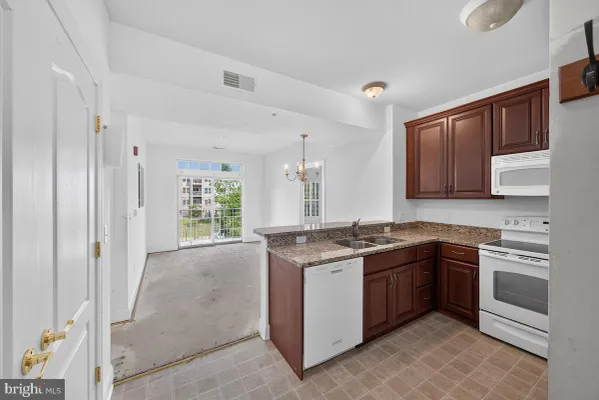 Property Slideshow image 2 of 49 | 1000 fountainview cir 1306, Newark, DE, 19713