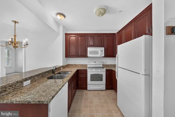 Property Slideshow image 3 of 49 | 1000 fountainview cir 1306, Newark, DE, 19713