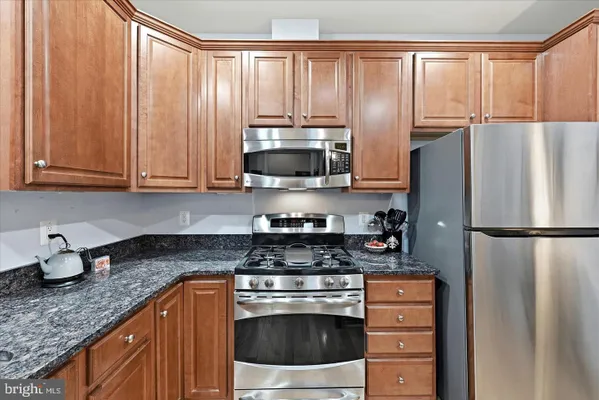 Property Slideshow image 2 of 30 | 44397 oakmont manor sq, Ashburn, VA, 20147