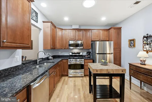 Property Slideshow image 3 of 30 | 44397 oakmont manor sq, Ashburn, VA, 20147