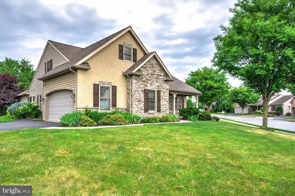 Property Slideshow image 2 of 60 | 749 heather rdg, Manheim, PA, 17545