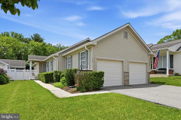 Property Slideshow image 2 of 33 | 530 fox den ct, Glen Mills, PA, 19342