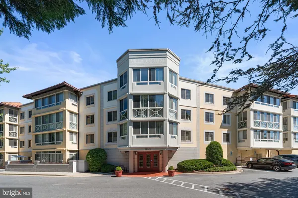 Property Slideshow image 2 of 38 | 14805 pennfield cir 304, Silver Spring, MD, 20906