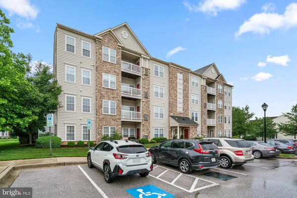 Property Slideshow image 2 of 34 | 11185 chambers ct h, Woodstock, MD, 21163