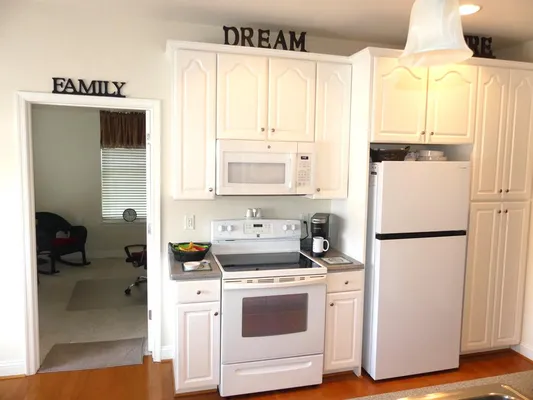 Property Slideshow image 2 of 32 | 305 tiree ct 201, Abingdon, MD, 21009