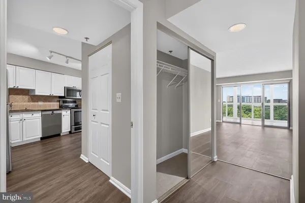Property Slideshow image 3 of 37 | 19385 cypress ridge ter 903, Leesburg, VA, 20176
