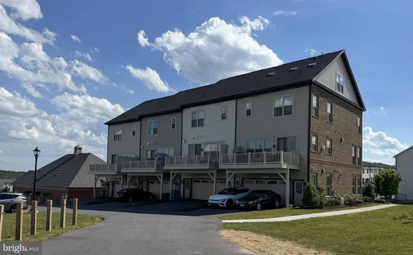 Property Slideshow image 3 of 7 | 22325 cabin branch ave, Clarksburg, MD, 20871