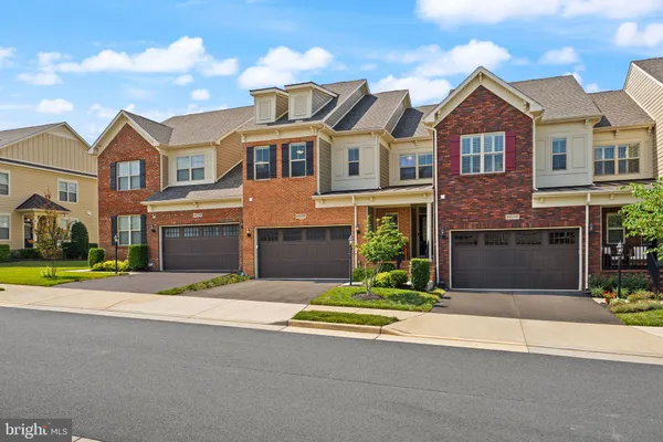 Property Slideshow image 3 of 107 | 44238 silverpalm grove ter, Leesburg, VA, 20176