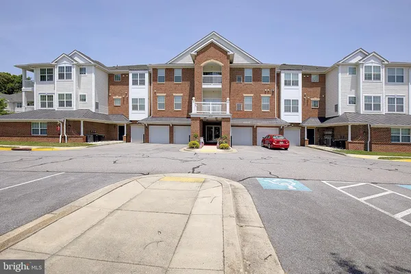 Property Slideshow image 2 of 48 | 1403 wigeon way 302, Gambrills, MD, 21054