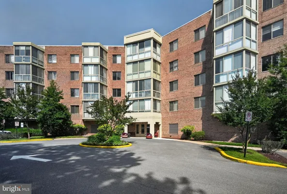 Property Slideshow image 3 of 40 | 2900 n leisure world blvd 211, Silver Spring, MD, 20906