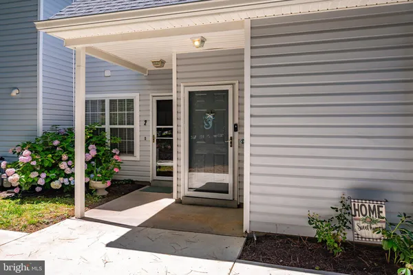 Property Slideshow image 3 of 37 | 11421 manklin creek rd 1, Berlin, MD, 21811