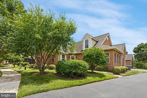 Property Slideshow image 2 of 34 | 115 lynthwaite farm ln 31, Wilmington, DE, 19803