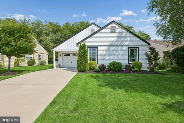 Property Slideshow image 3 of 26 | 136 dorchester dr, Southampton, NJ, 08088