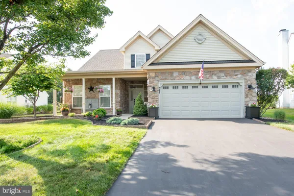 Property Slideshow image 3 of 56 | 748 s settlers cir, Warrington, PA, 18976