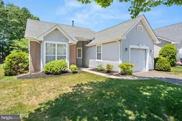 Property Slideshow image 3 of 38 | 84 chain blvd, Bayville, NJ, 08721