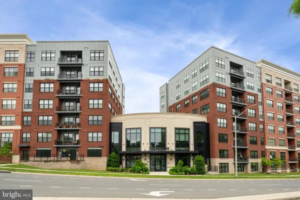 Property Slideshow image 2 of 49 | 2960 vaden dr 2-413, Fairfax, VA, 22031