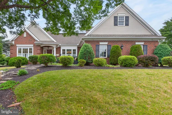 Property Slideshow image 2 of 33 | 804 shore landing dr, Lebanon, PA, 17046