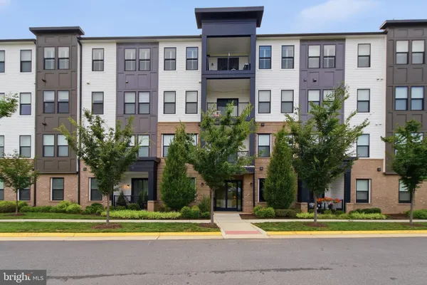 Property Slideshow image 3 of 49 | 23639 golden embers sq 302, Ashburn, VA, 20148