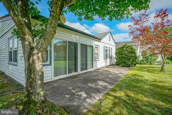 Property Slideshow image 3 of 33 | 987 westminster dr, Southampton, NJ, 08088
