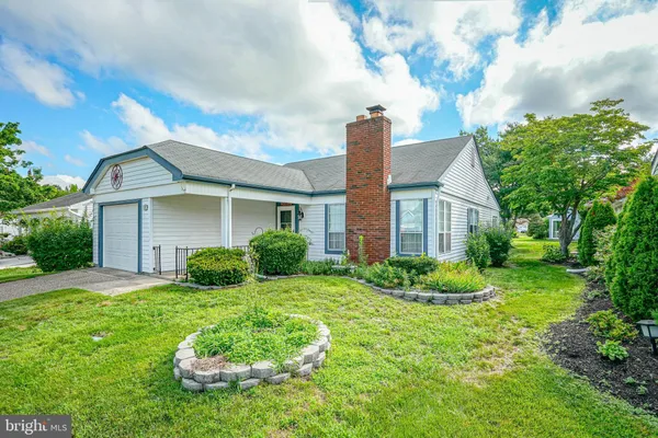 Property Slideshow image 2 of 33 | 987 westminster dr, Southampton, NJ, 08088