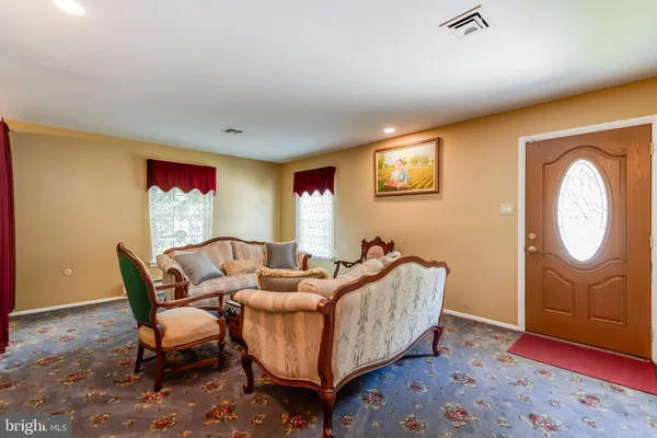 Property Slideshow image 3 of 32 | 162 huntington dr, Southampton Twp, NJ, 08088