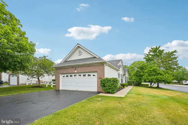 Property Slideshow image 3 of 27 | 106 newbury way, Lansdale, PA, 19446