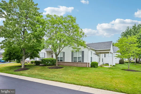 Property Slideshow image 2 of 27 | 106 newbury way, Lansdale, PA, 19446