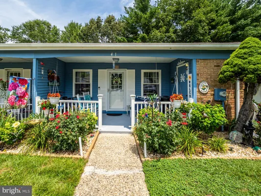 Property Slideshow image 3 of 24 | 41 sherwood pl, Southampton, NJ, 08088