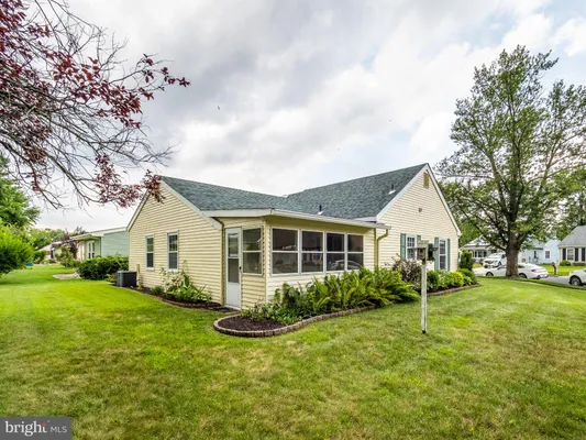 Property Slideshow image 2 of 23 | 36 heather pl, Southampton, NJ, 08088