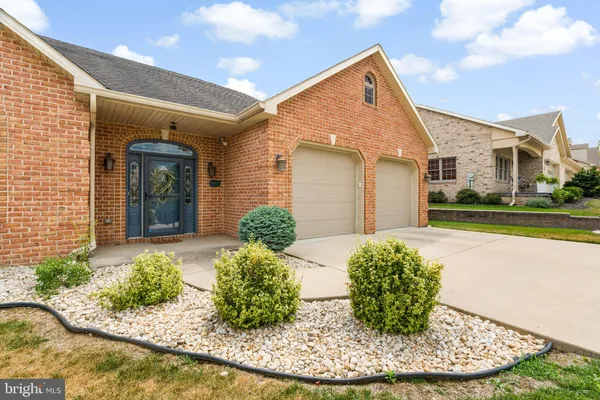 Property Slideshow image 2 of 39 | 19419 amethyst dr, Hagerstown, MD, 21742