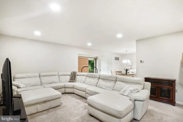 Property Slideshow image 3 of 51 | 3466 chiswick ct 43-2a, Silver Spring, MD, 20906