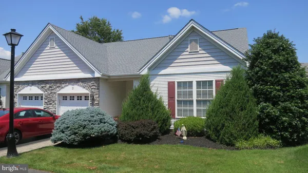 Property Slideshow image 2 of 27 | 25 chickadee way, Hamilton, NJ, 08690