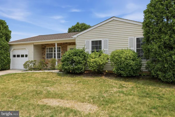 Property Slideshow image 3 of 51 | 5661 crabapple dr, Frederick, MD, 21703