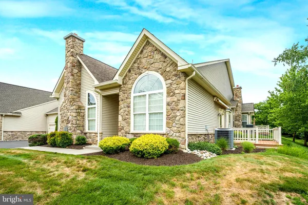 Property Slideshow image 3 of 38 | 282 willow dr, Newtown, PA, 18940
