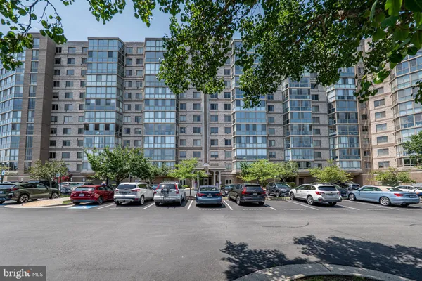 Property Slideshow image 3 of 36 | 19355 cypress ridge ter 708, Leesburg, VA, 20176